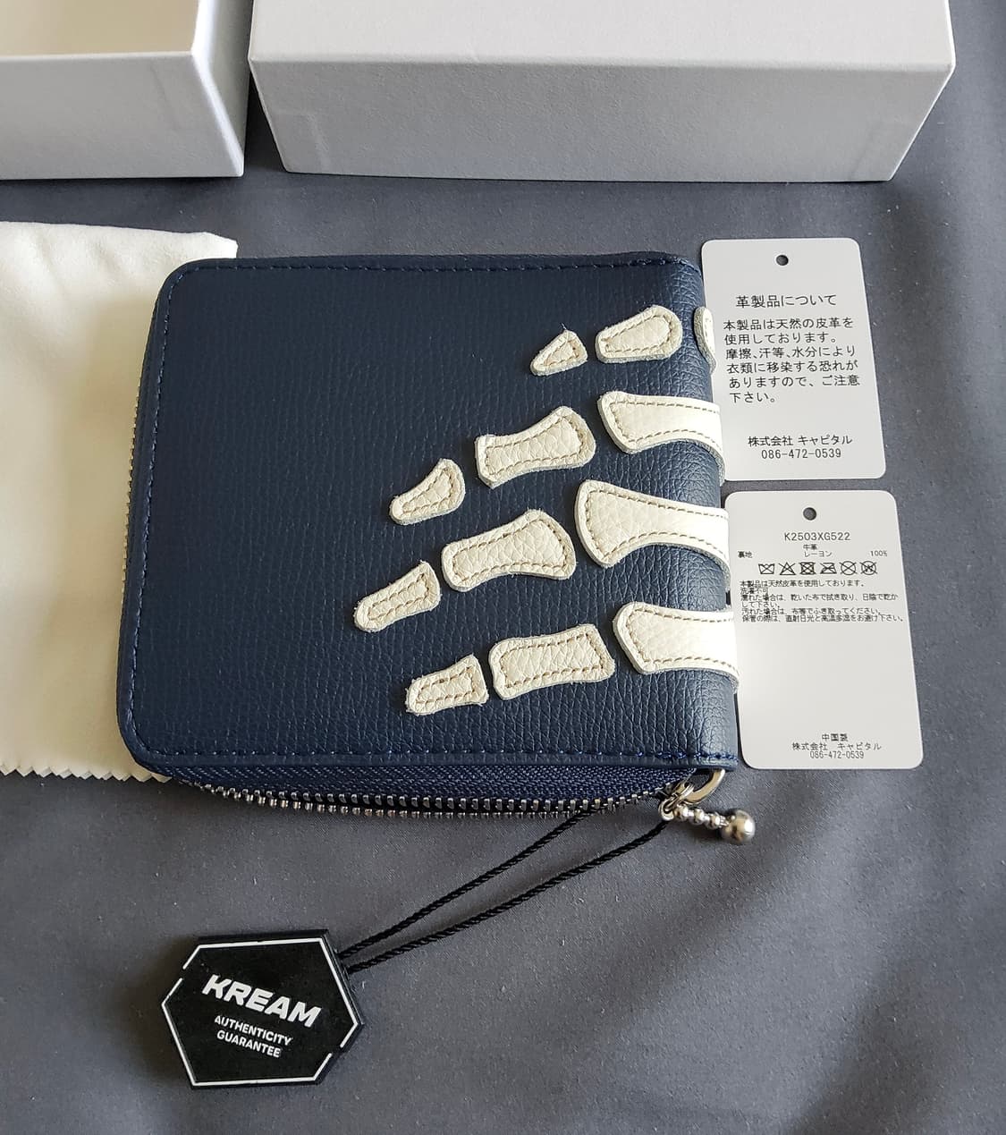 (새상품) 캐피탈 떰즈 업 본 핸드 집 월렛 반지갑 네이비 상품이미지4