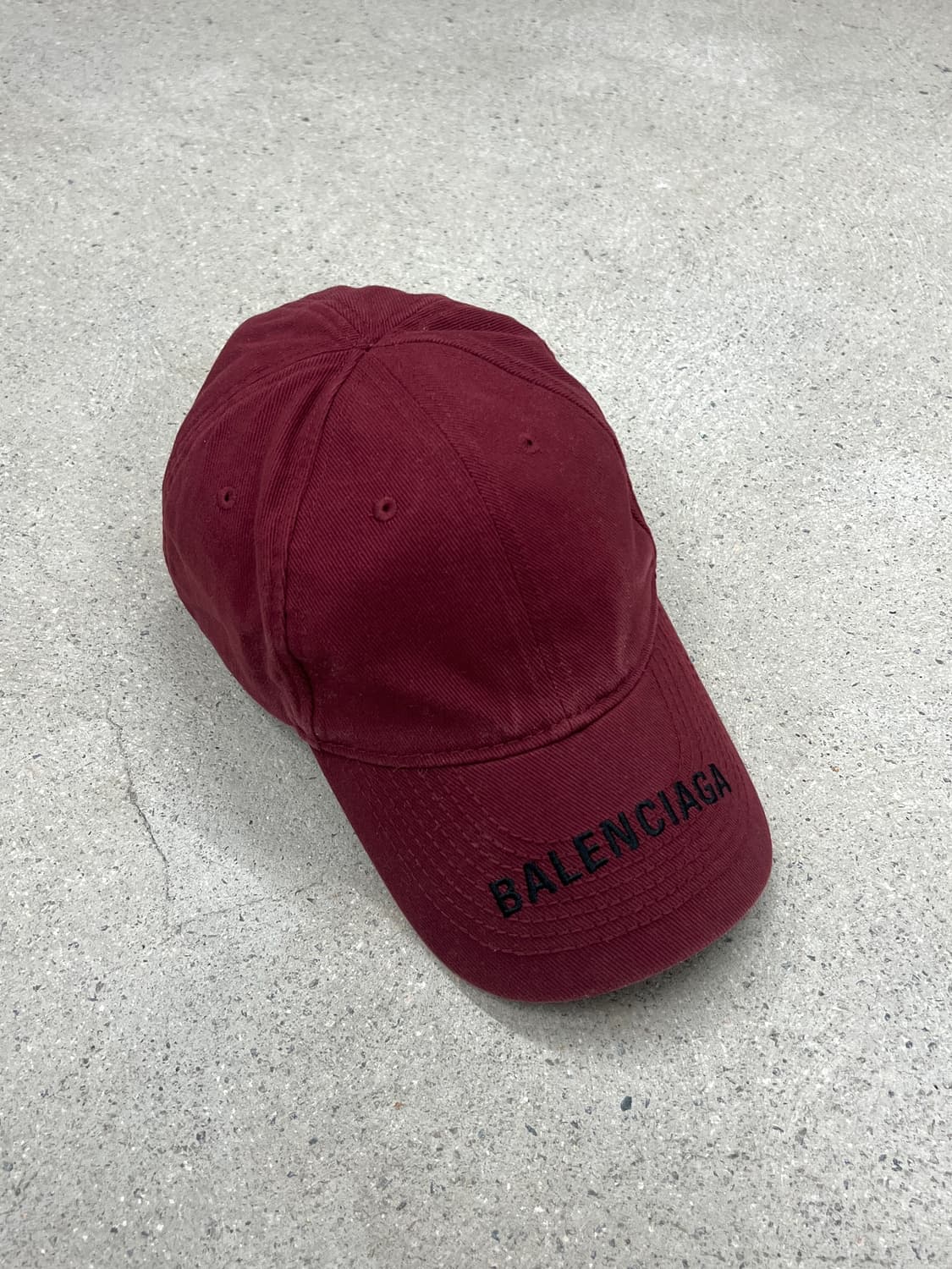 발렌시아가 버건디 바이저 볼캡 상품이미지1
