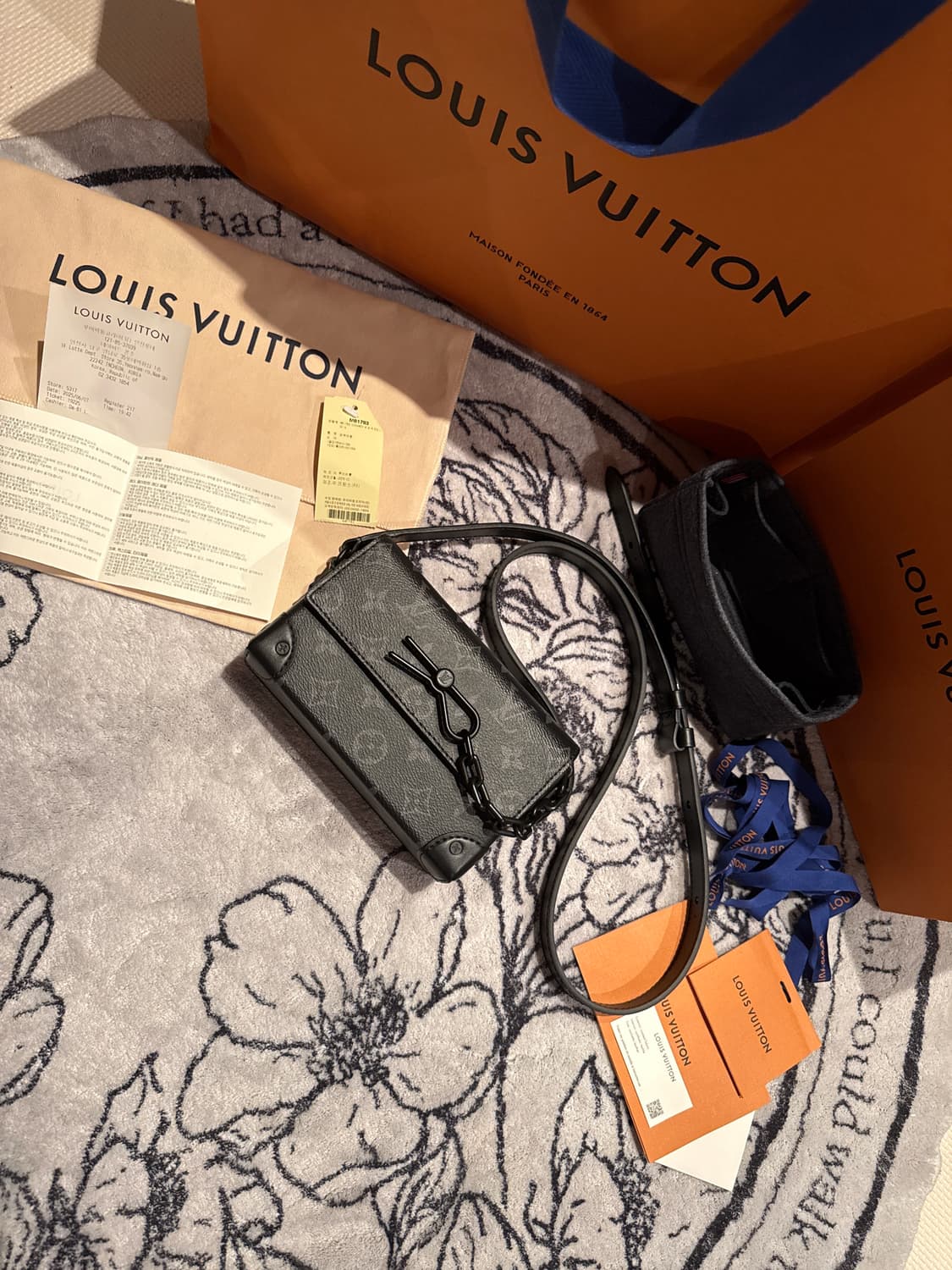 {백화점판/인보이스포함} 루이비통 스티머 웨어러블 월릿 크로스백 상품이미지1