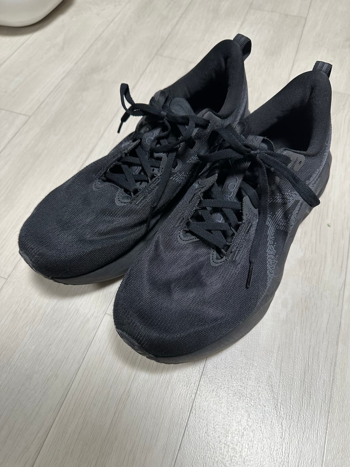 아식스 노바블라스트5 올블랙 와이드 285 상품이미지1