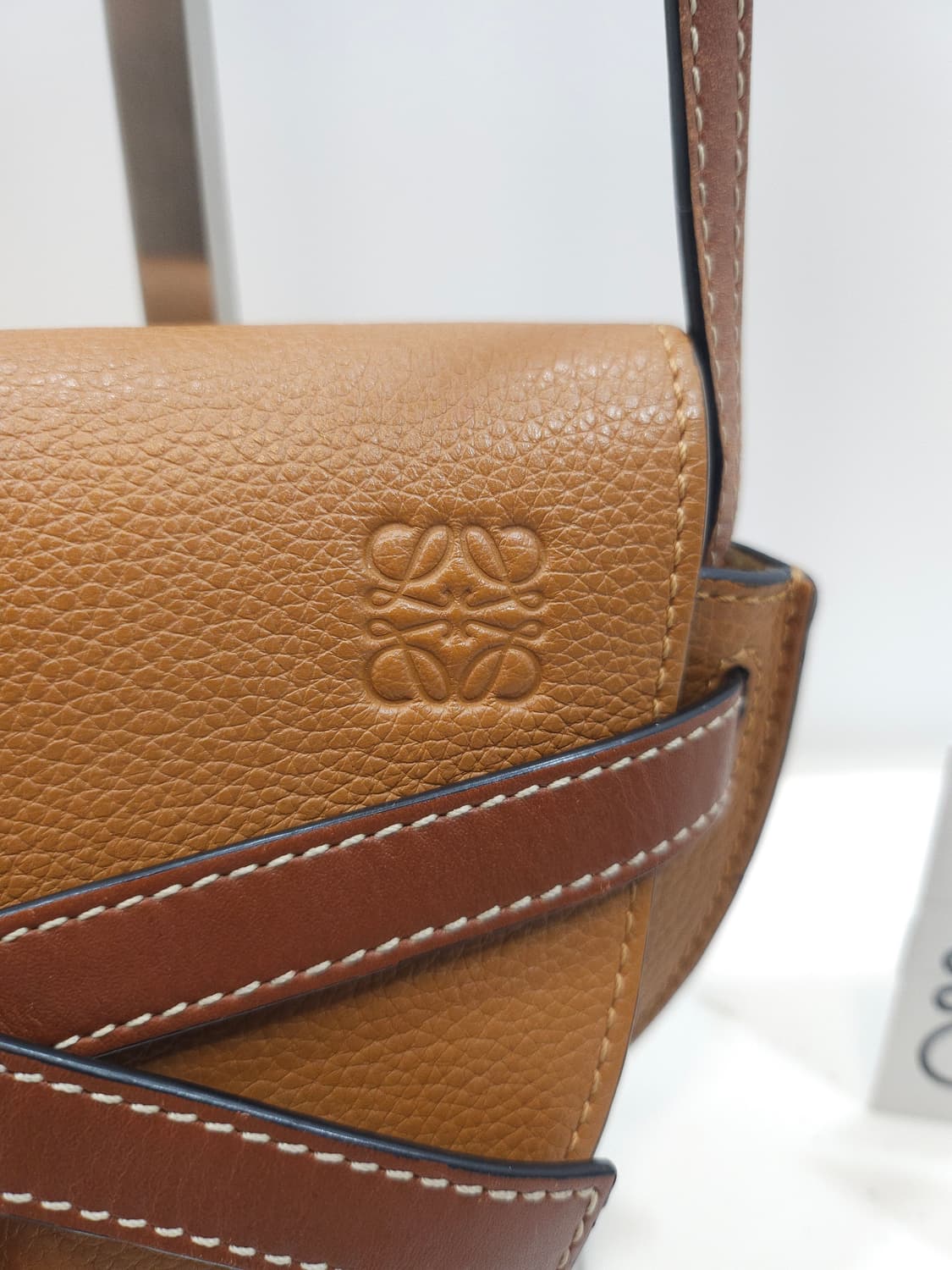 로에베 게이트 미니백 상품이미지6