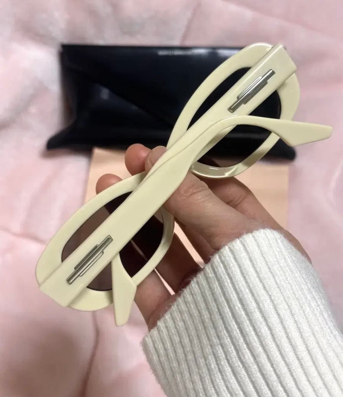 젠틀몬스터 탐부 선글라스 화이트 제니,김나영,나연 착용 상품이미지4