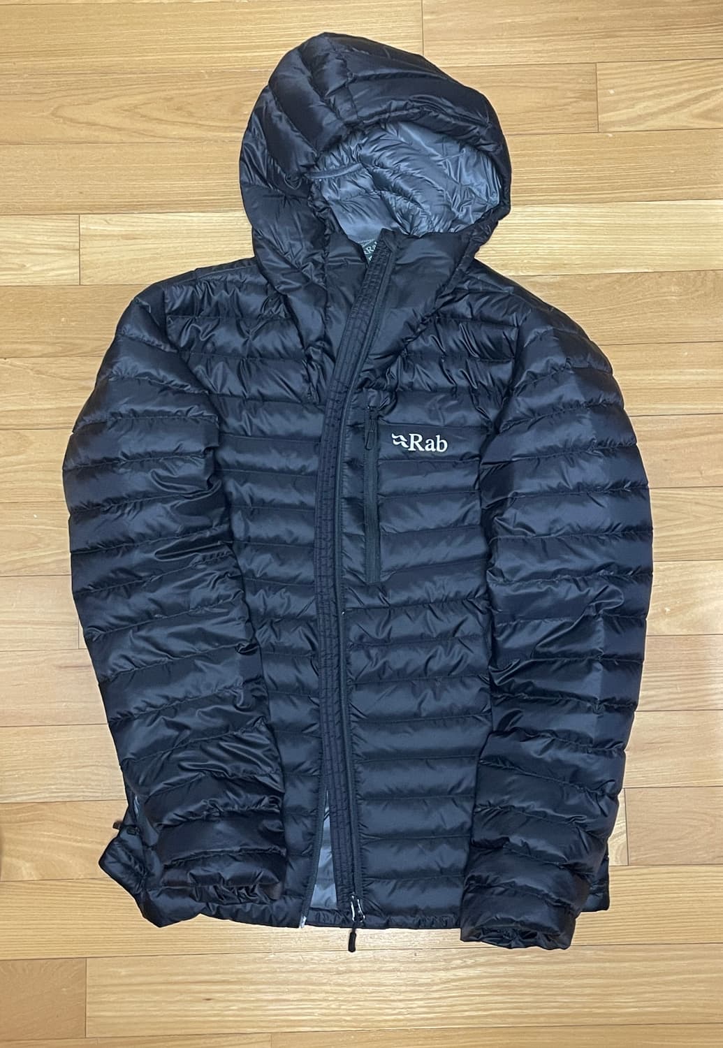RAB 경량패딩 집에서 한번 입었습니다 상품이미지1