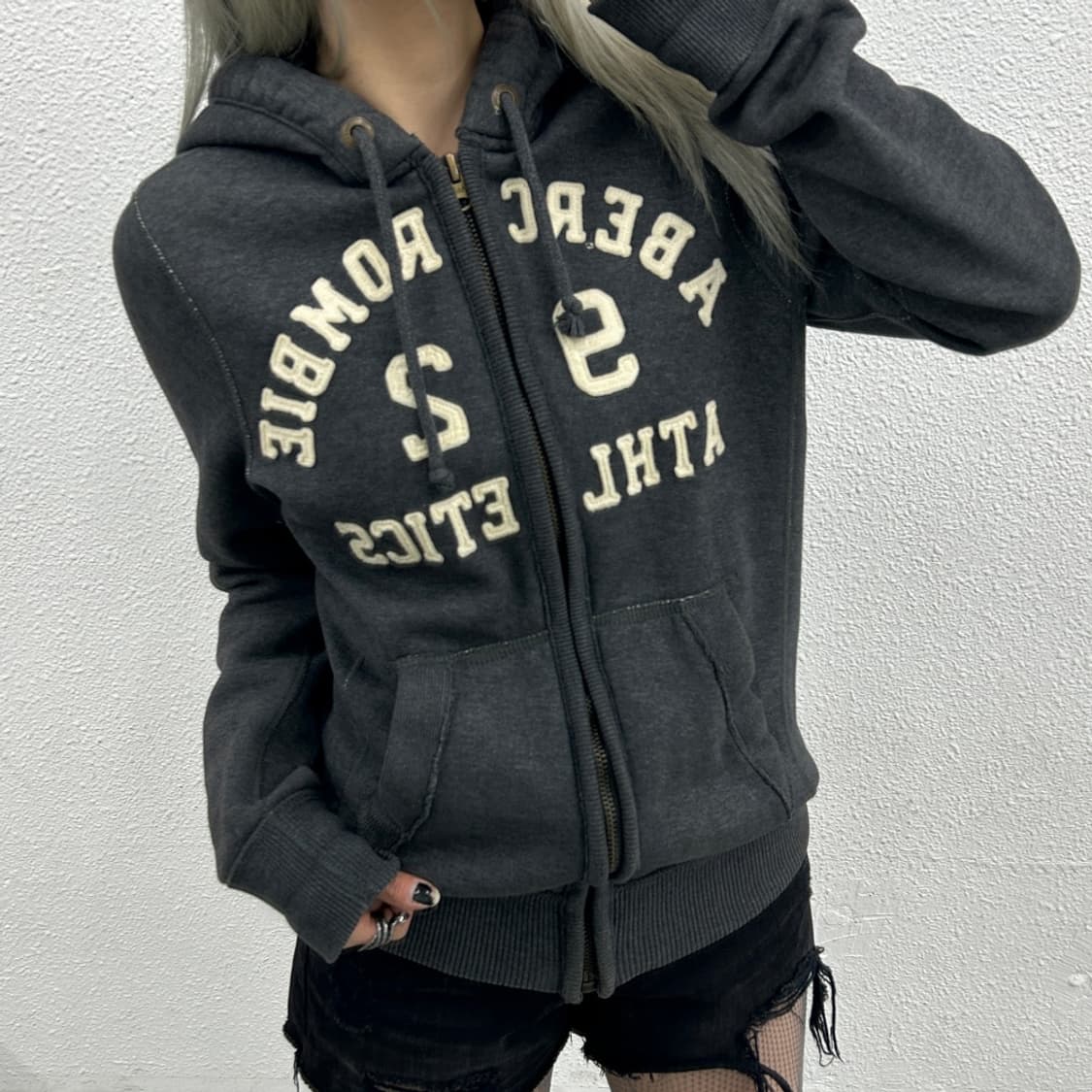 아베크롬비 화이트 센터로고 차콜 후드집업 S 상품이미지1