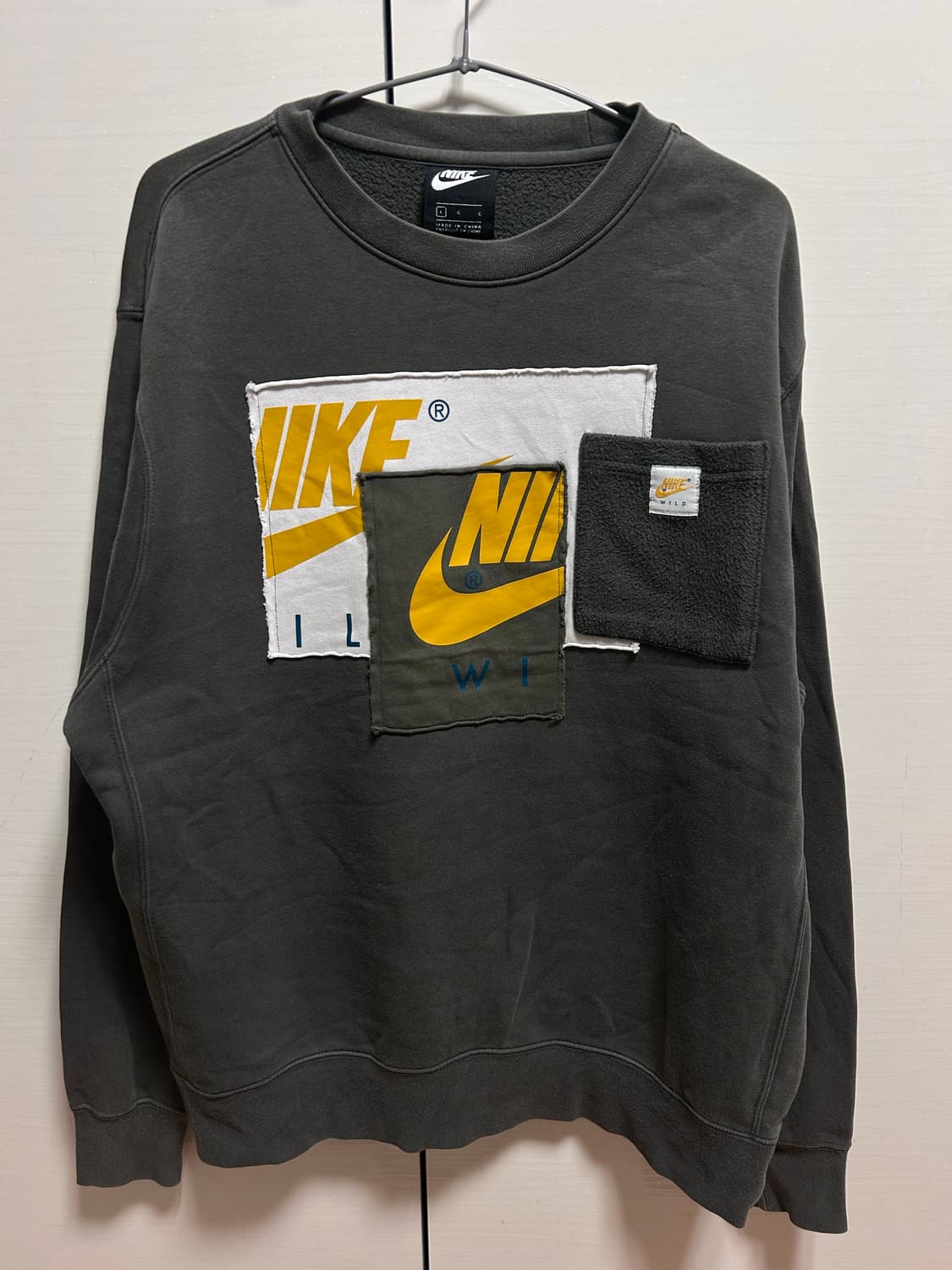 나이키 카키 로고 패치 맨투맨 L 상품이미지1