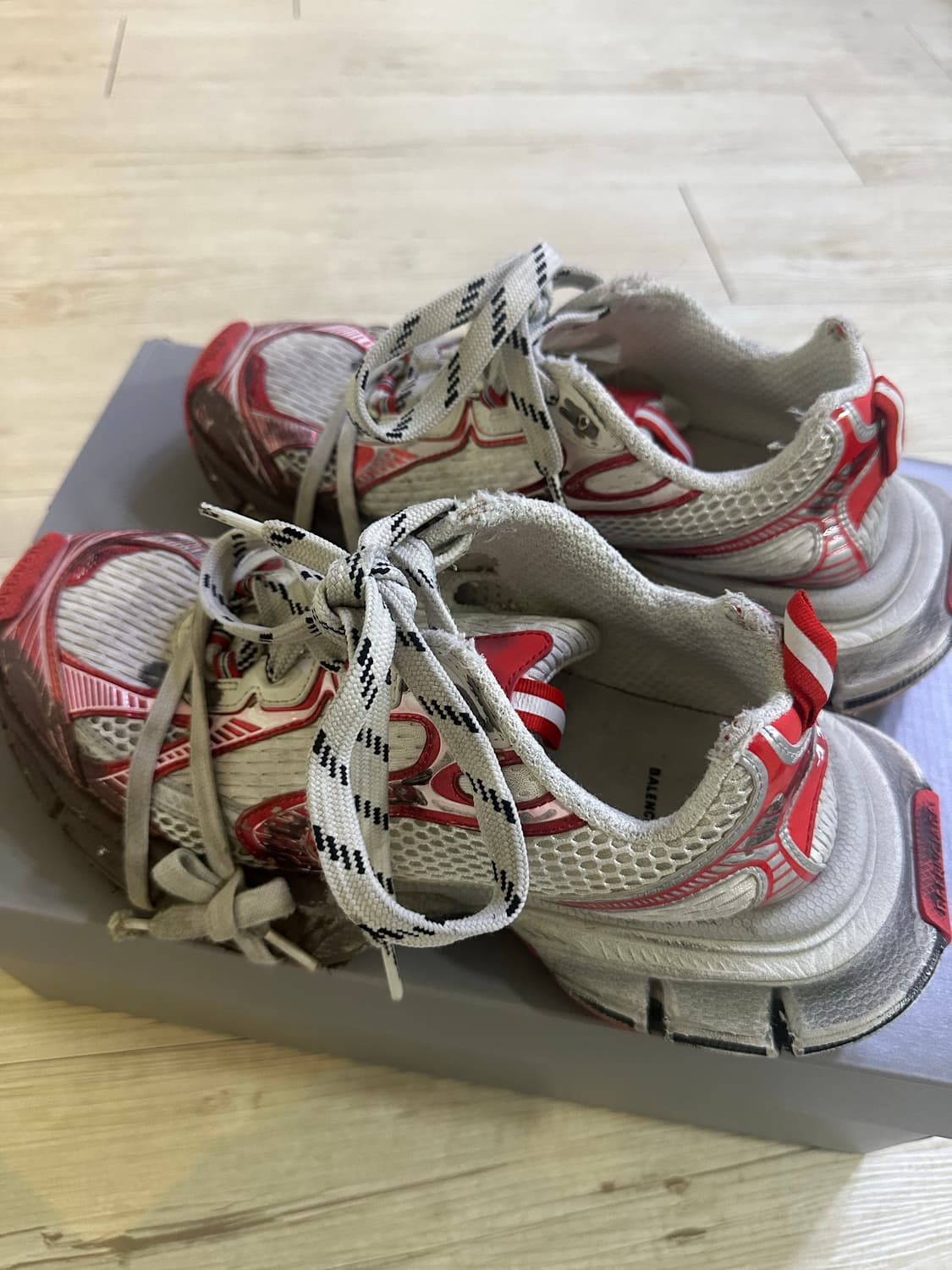 발렌시아가 3xl 레드 원아웃 41 상품이미지1