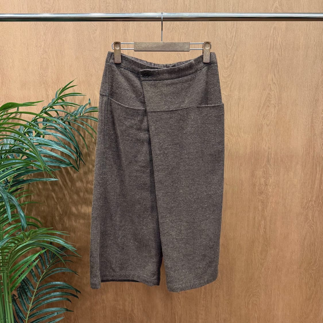 이세이미야케 플랜테이션 팬츠 오버랩 레이어드 디테일 와이드핏 베이지 상품이미지1