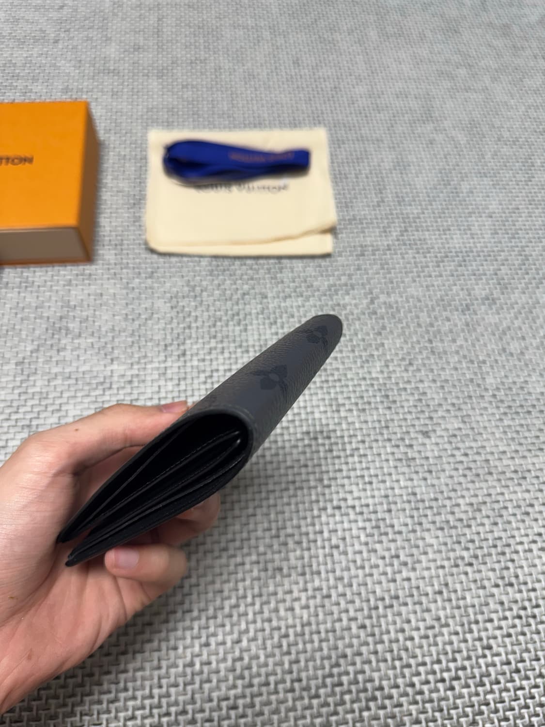 루이비통 리버스 모노그램 반지갑 상품이미지5