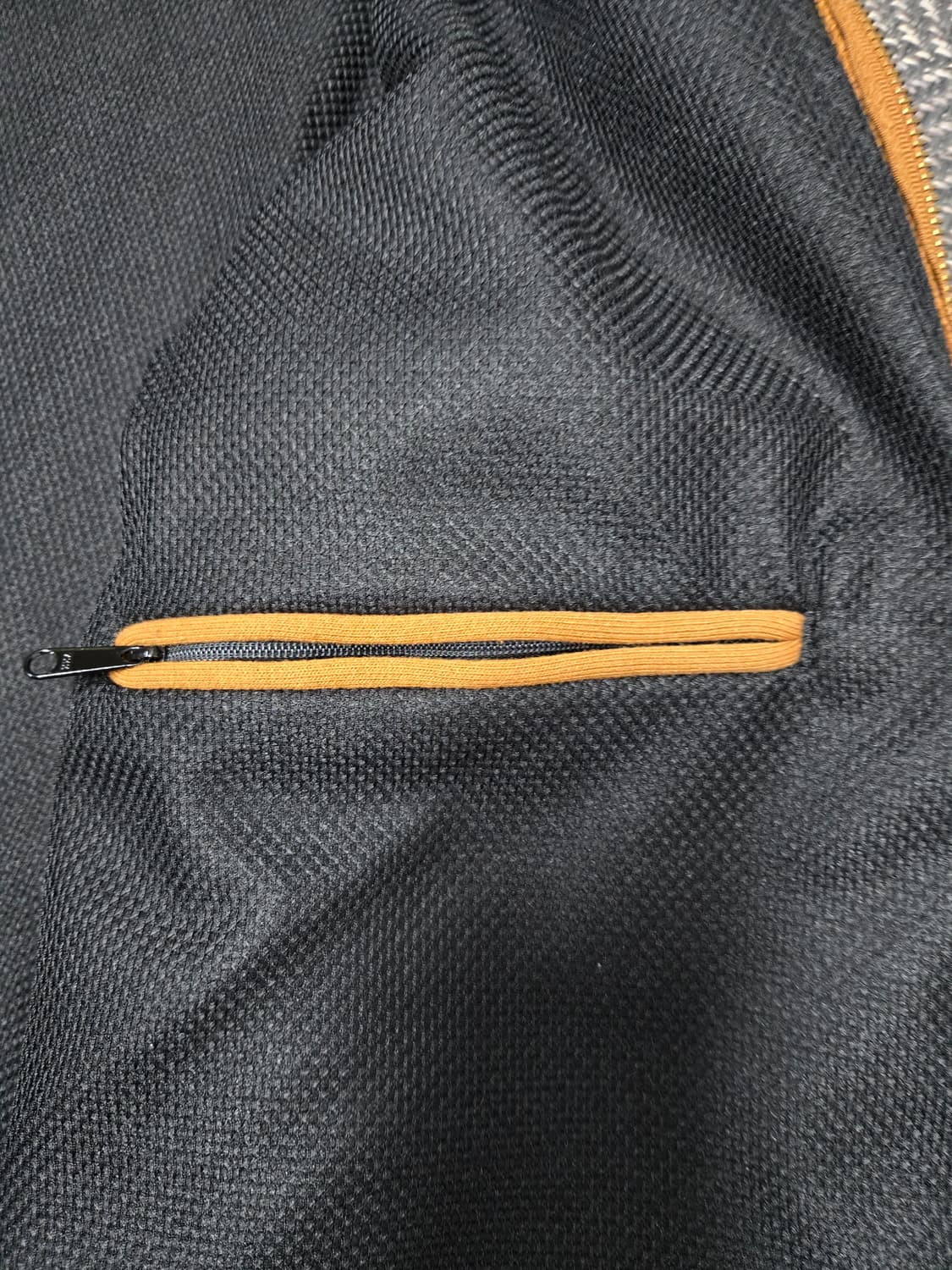 칼하트 공용 브라운 후드 집업 상품이미지5