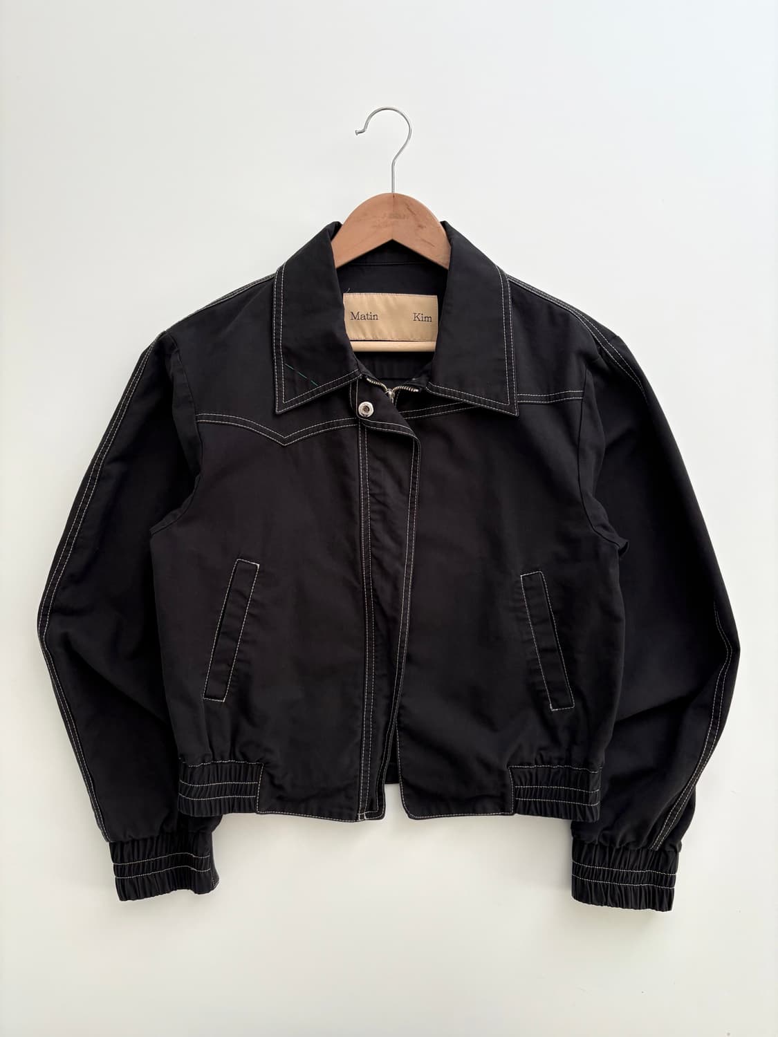 Matin Kim 마뗑킴 블랙컬러 스티치 크롭 자켓 상품이미지4