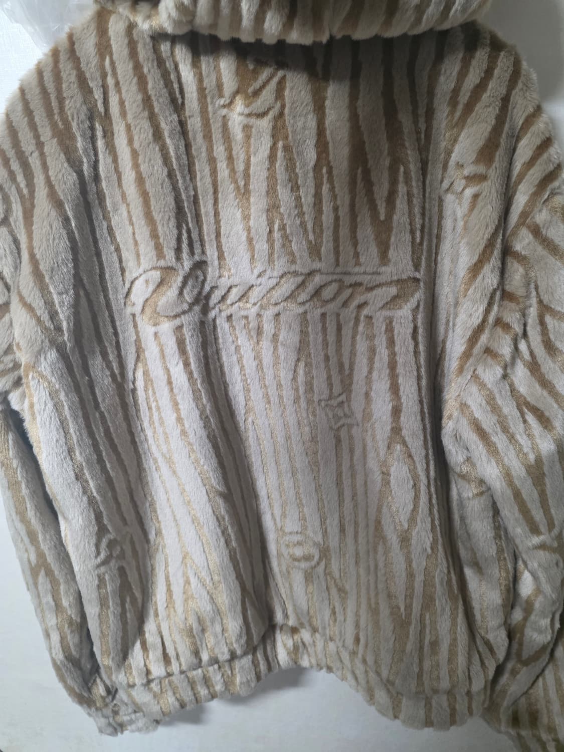 3L 루이비통 에삐 후리스 상품이미지1