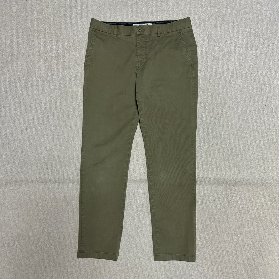 라코스테 테이퍼드 핏 치노 팬츠 상품이미지1