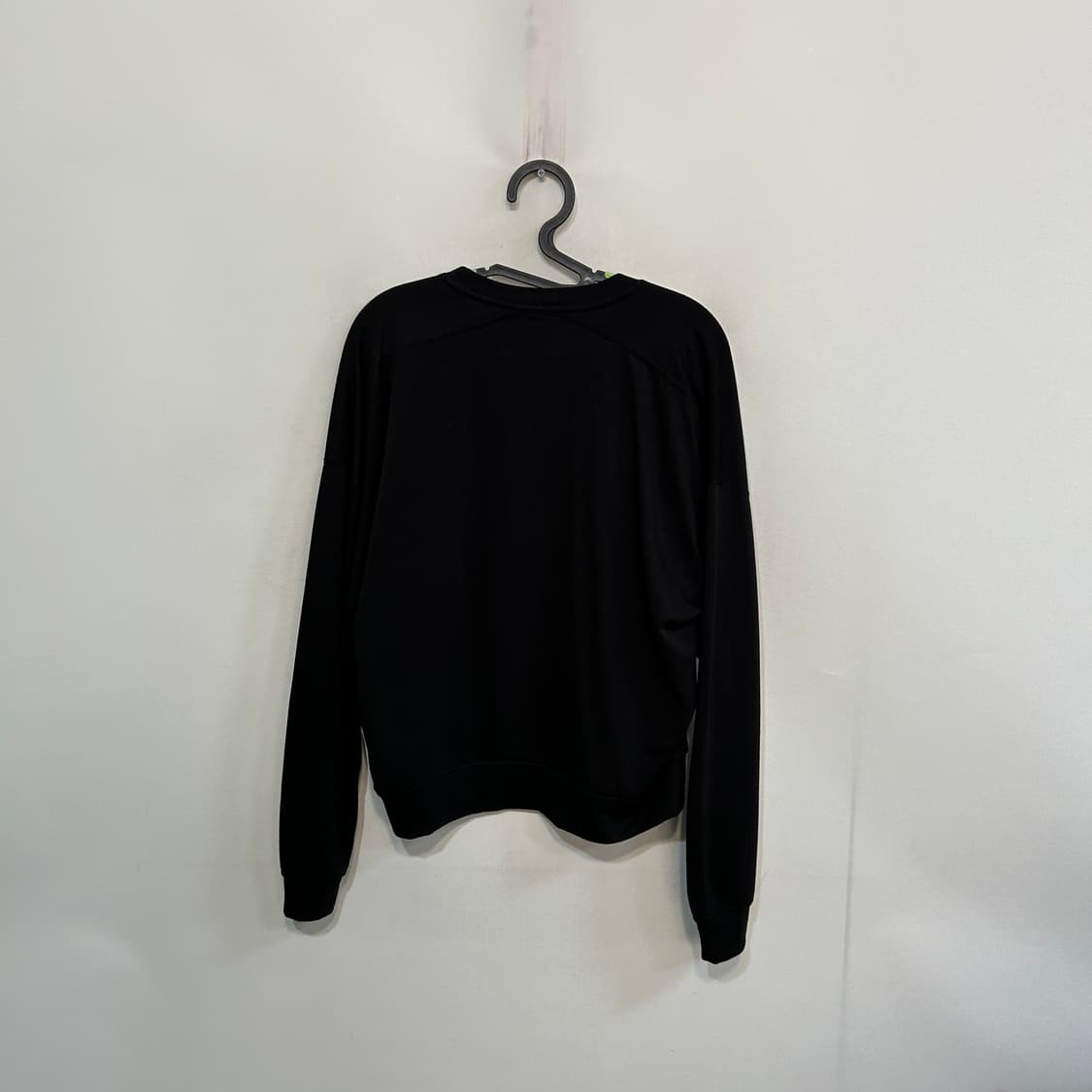 럭키슈에뜨 여성 맨투맨 55 블랙 상품이미지3