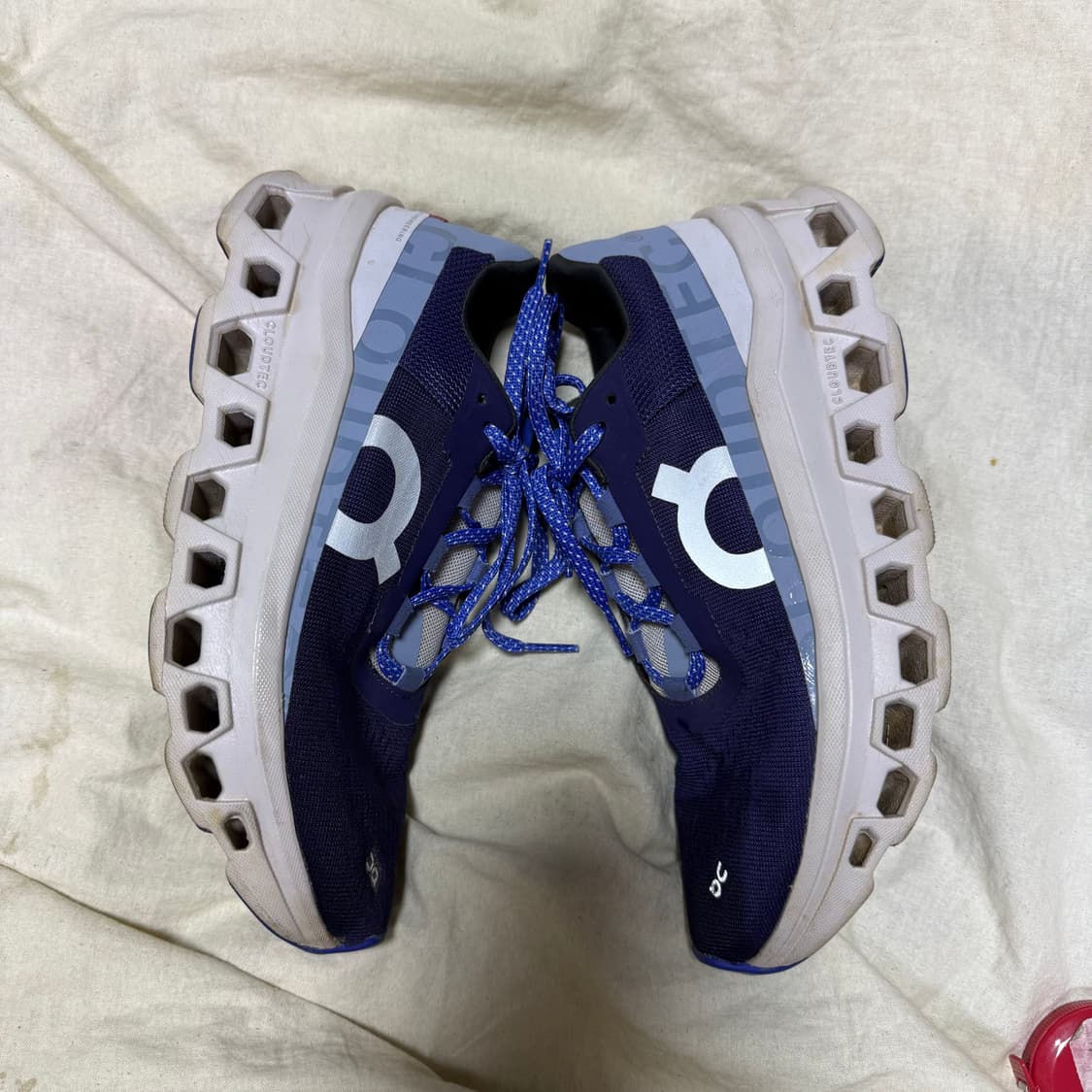 온 클라우드 러닝화 네이비/화이트 상품이미지1