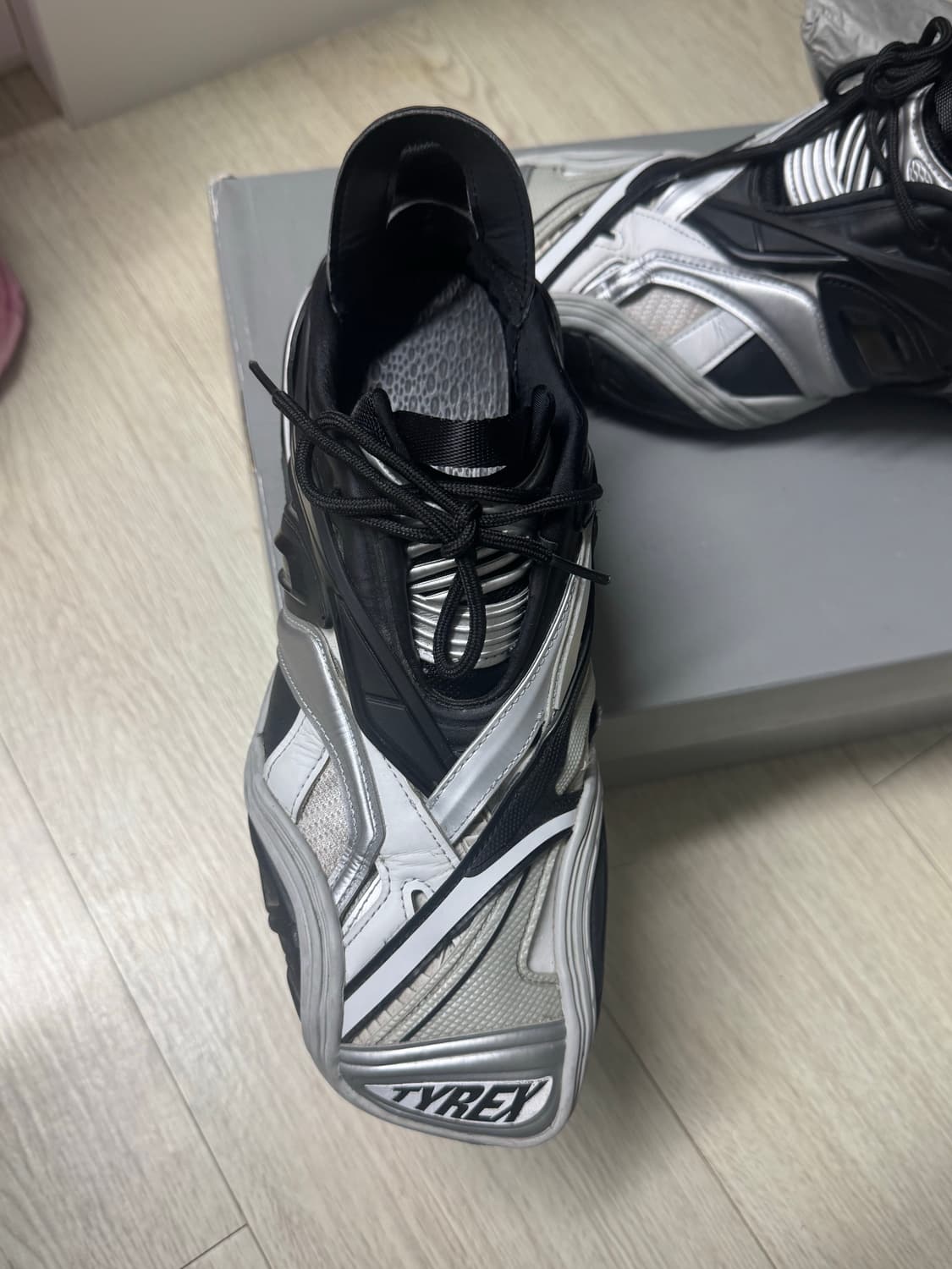 발렌시아가 타이렉스 42 상품이미지1