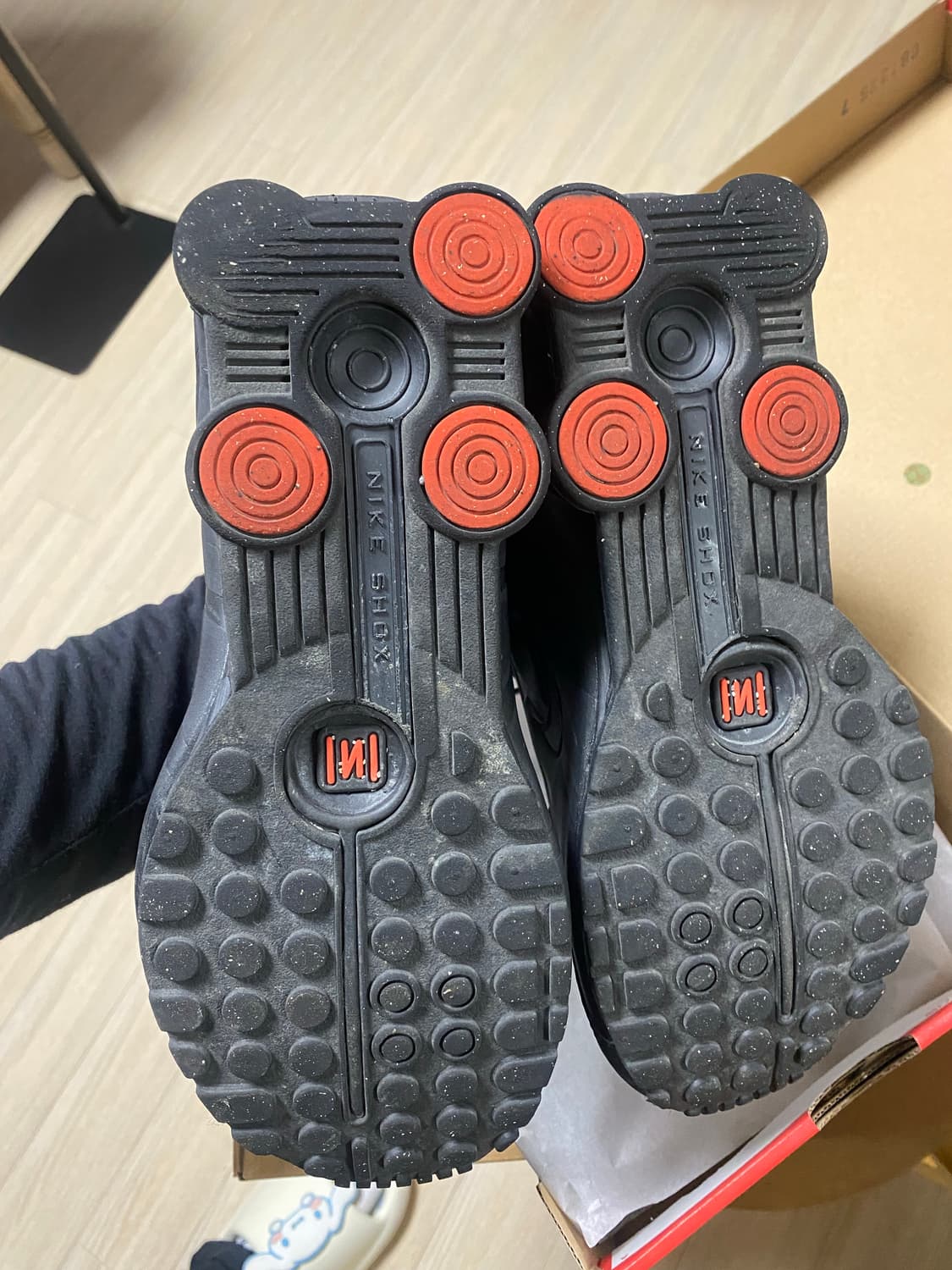 샥스 R4 W 245 검정 상품이미지4