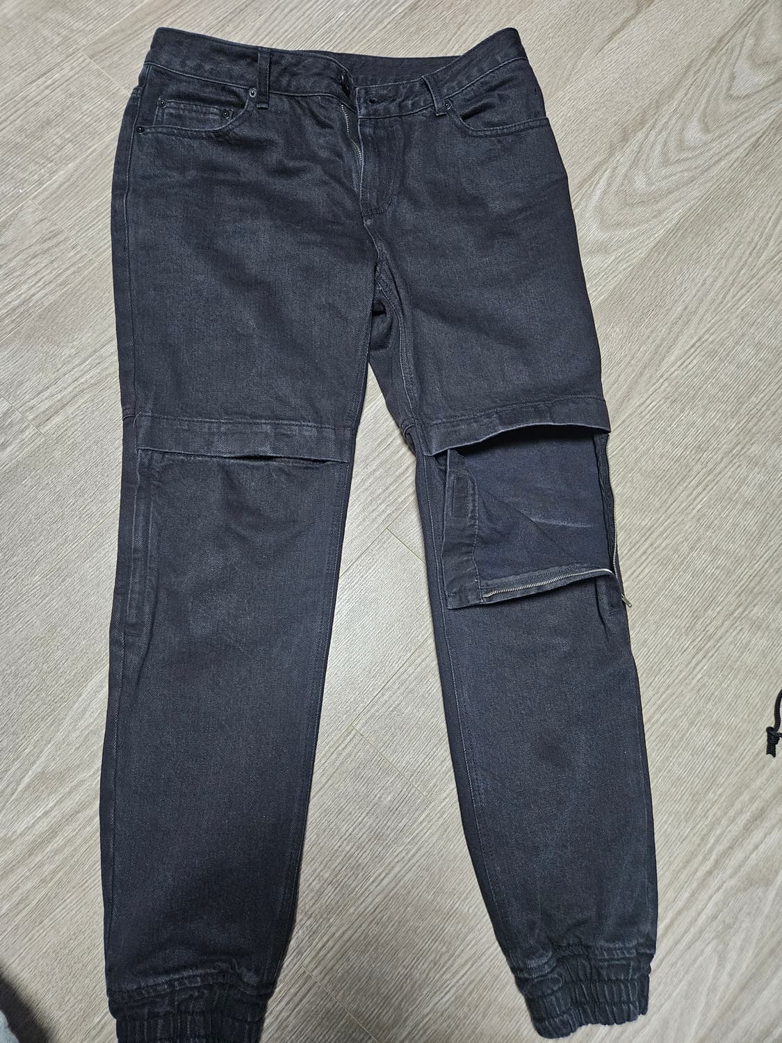 46)준지 블랙 무릎 지퍼 조거 팬츠 상품이미지1