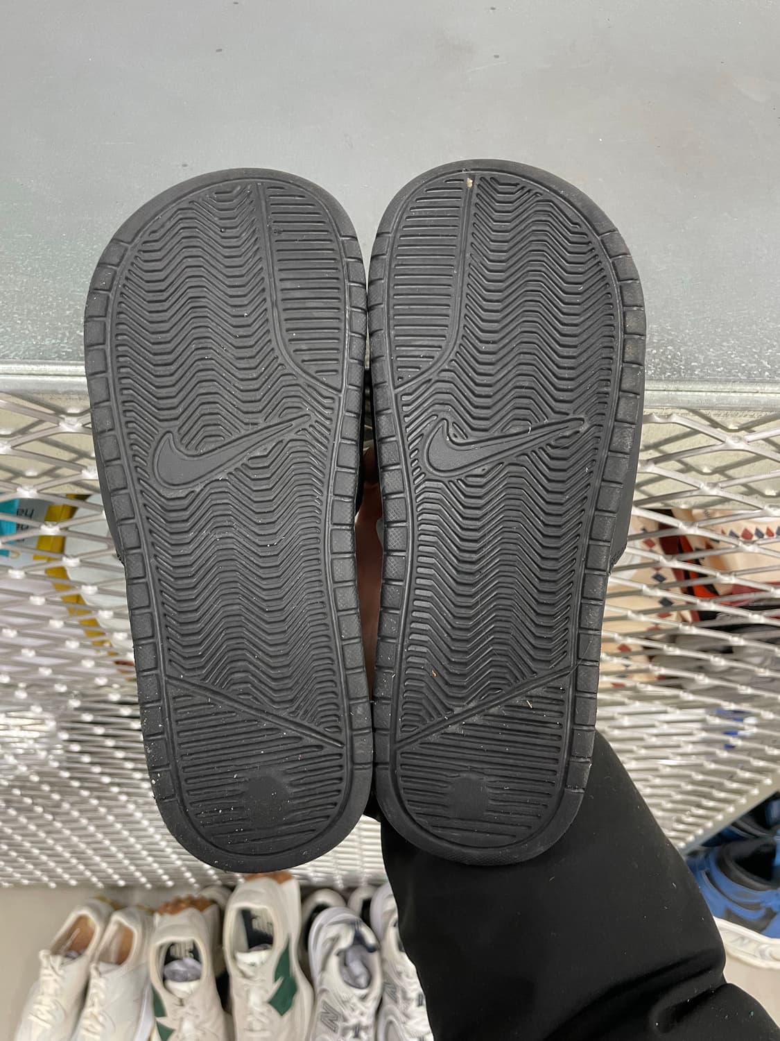 스투시x나이키 베나시 슬라이드 240 상품이미지6