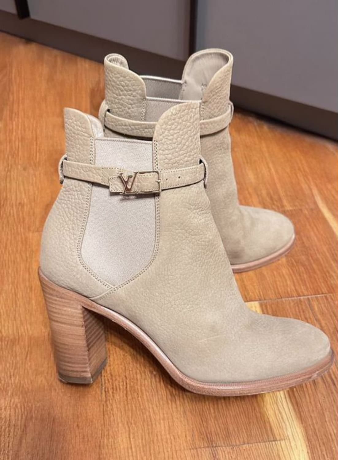 LOUIS VUTTION 루이비통 앵클부츠(38 사이즈)해외발송 상품이미지1