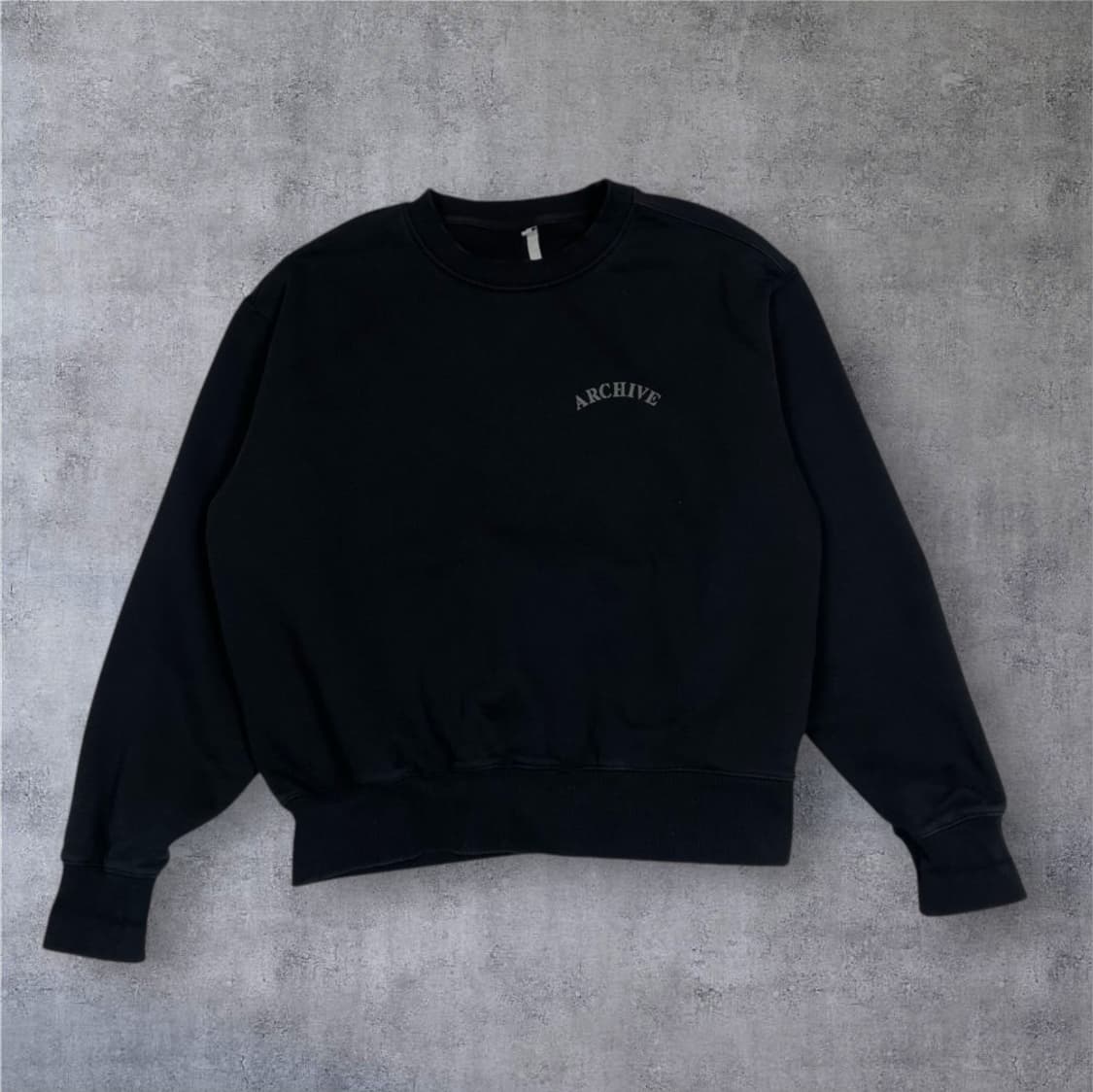 노이어 Noirer 블랙 ARCHIVE 로고 맨투맨 50 상품이미지1