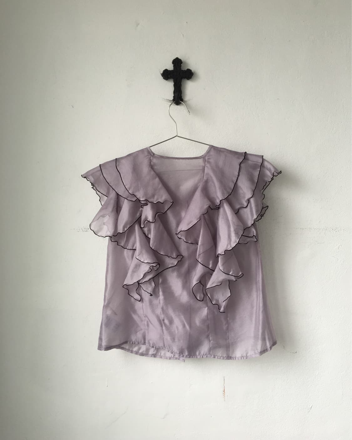 Ruffle point glossy blouse 상품이미지4