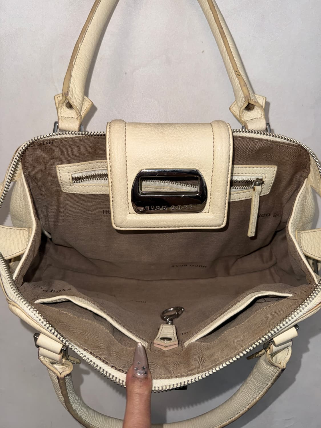 Hugo Boss ivory buckle shoulder bag 상품이미지5