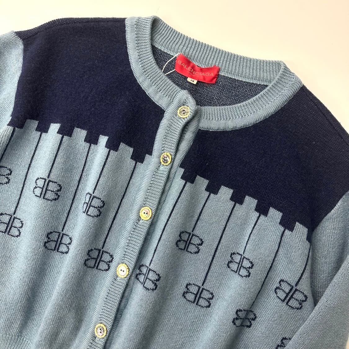  발렌시아가 블루 BB로고 금장단추 크롭 가디건 상품이미지2
