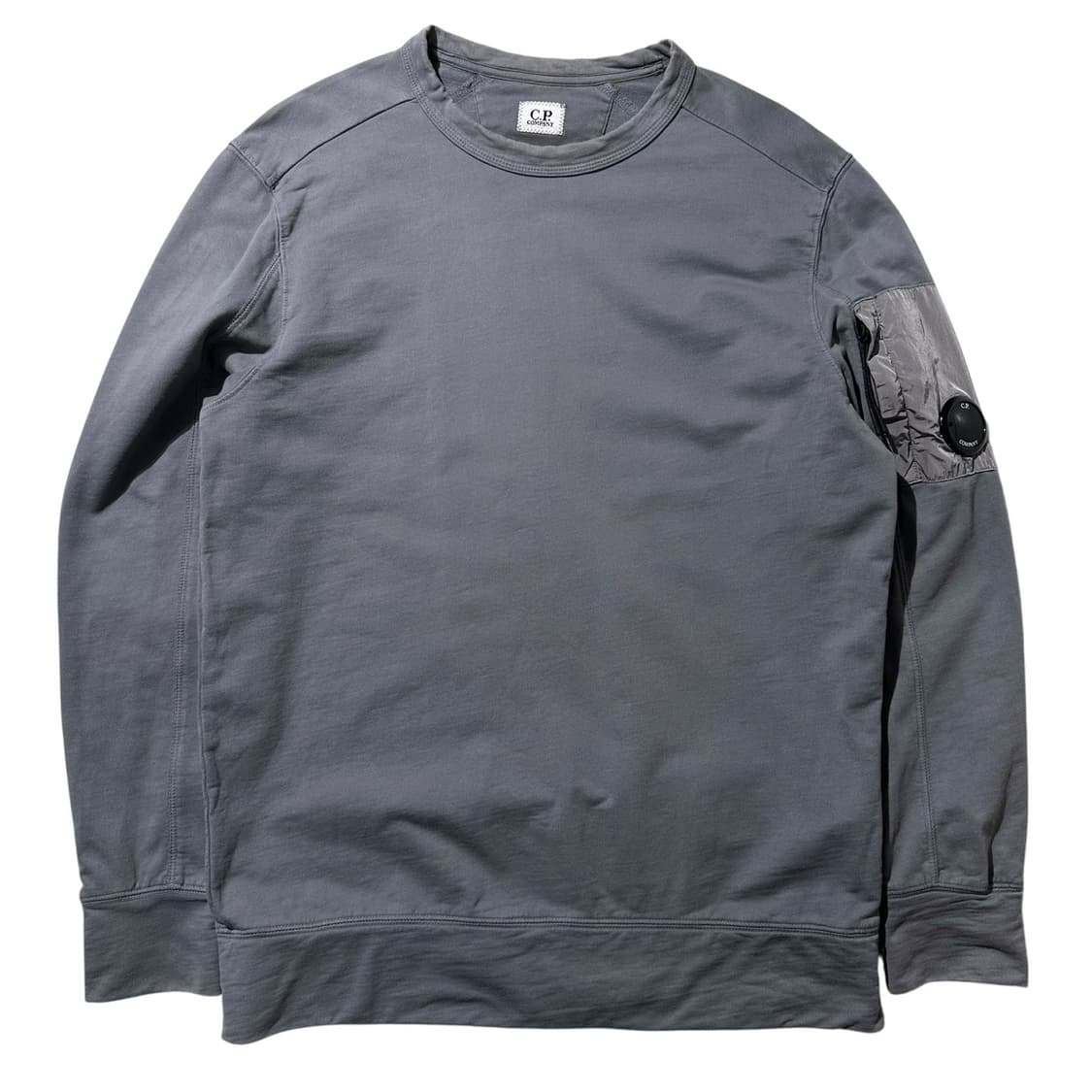 (매장판) CP컴퍼니 사이드 렌즈 포켓 맨투맨 상품이미지1