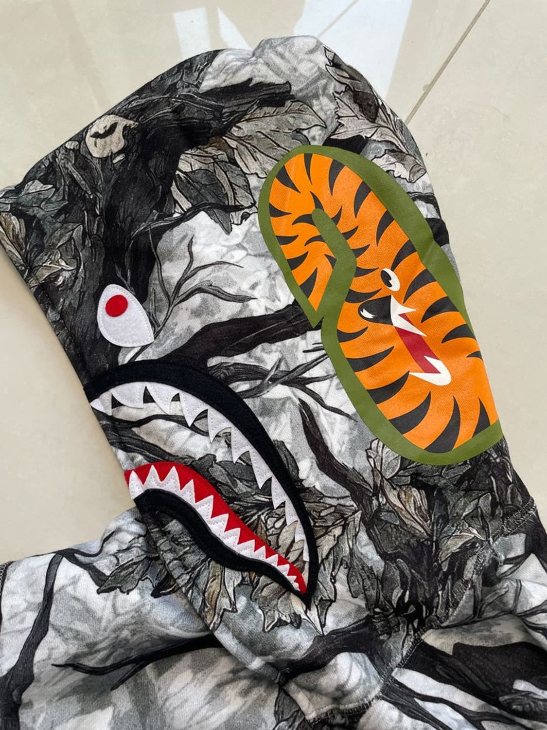 TREE EDGE CAMO SHARK 트리 엣지 카모 샤크 풀집업 후디 상품이미지4