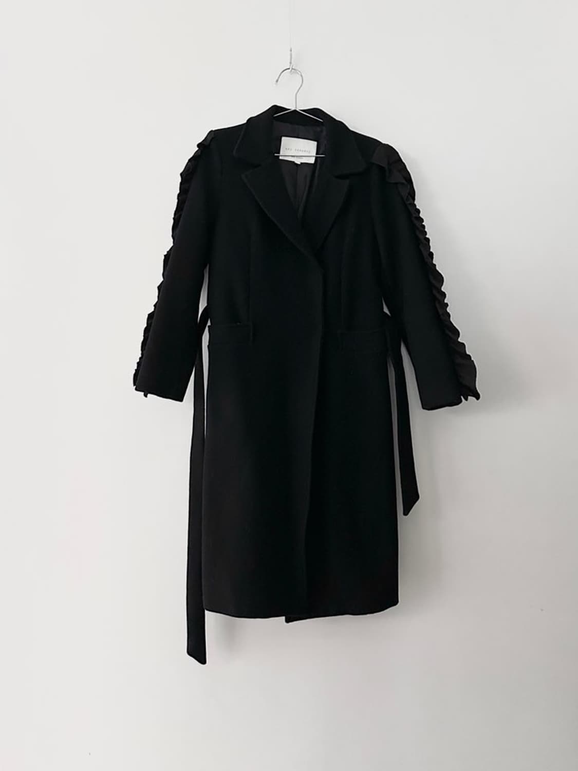 Wave frill tailor coat / black 상품이미지1