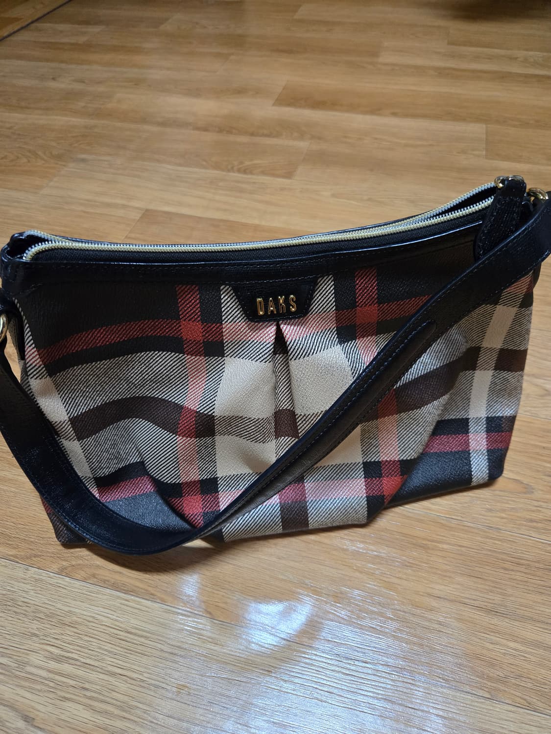 닥스  시그니처 체크패턴 호보 미듐 가죽 숄더백(새상품 컨디션) 상품이미지2