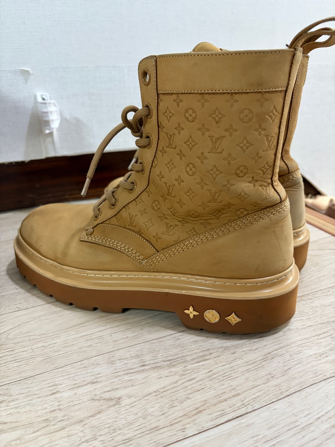 루이비통 LV 레인저 부츠 베이지 9.5사이즈 상품이미지3