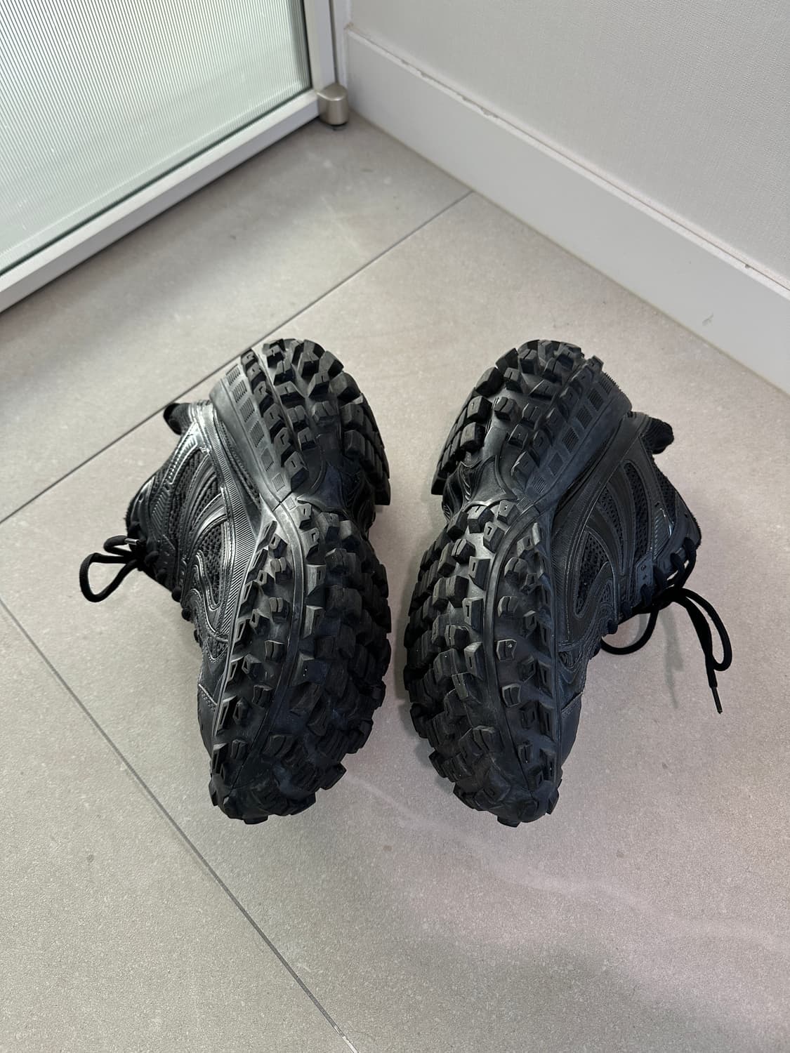 발렌시아가 디펜더 블랙 42사이즈 상품이미지3