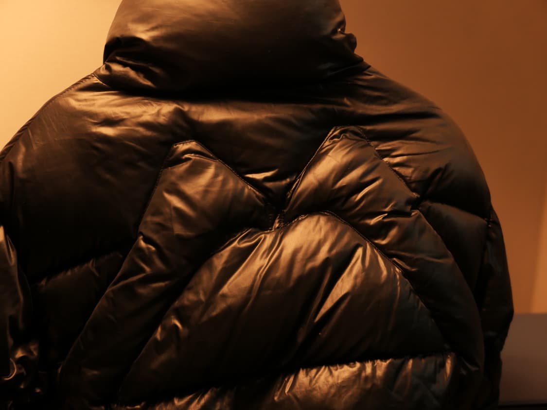 LEEY EMBROIDERED CROP PUFFER BLACK 패딩 상품이미지2