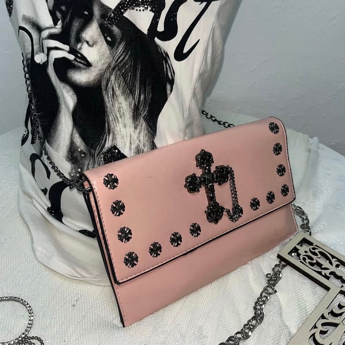 고딕 십자가 팬던트 핑크 글로시 체인백 상품이미지1