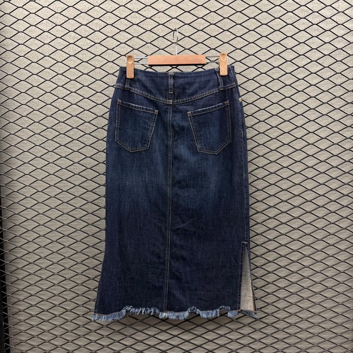 JPN VINTAGE 데님 롱 스커트 밑단 컷팅 옆트임 워싱 디테일 진청 상품이미지3