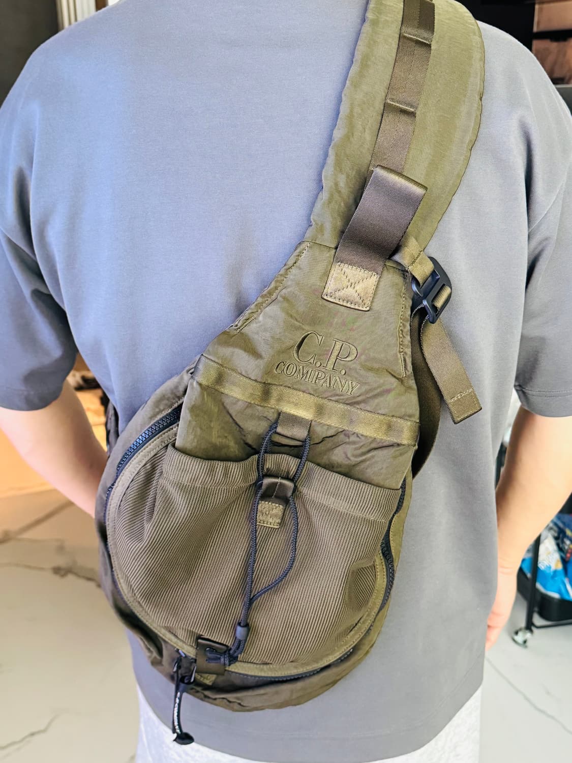 CP컴퍼니 나일론 B 크로스바디 백 아이비 그린 상품이미지6