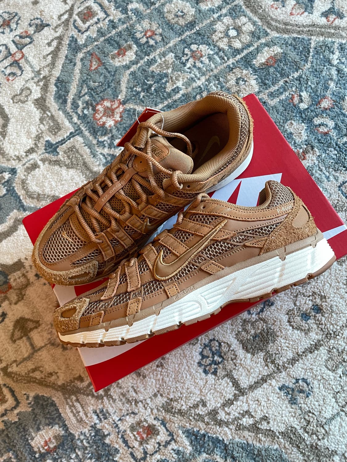 나이키 P-6000 SE 플랙스 메탈릭 골드(새제품,270) 상품이미지1