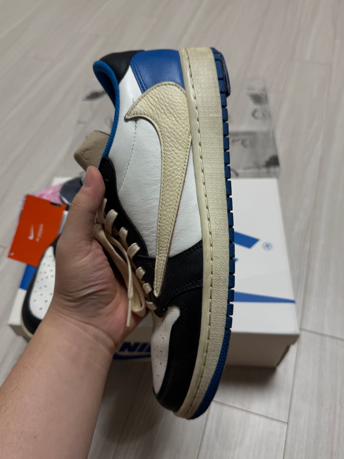 [285] 조던 1 x 트래비스 스캇 x 프라그먼트 조던 로우 상품이미지2