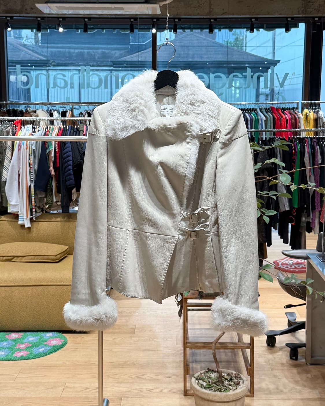 아르마니 꼴레지오니 아이보리 쉽스킨 무스팅 자켓  상품이미지1