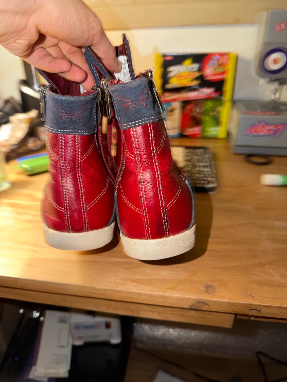 로빈스진 레드 레더하이탑 상품이미지2