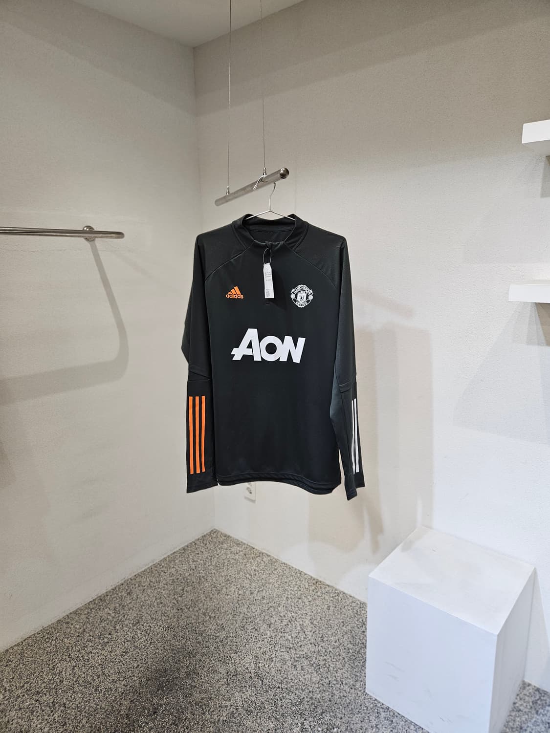 아디다스 맨유 트레이닝 탑 상품이미지1