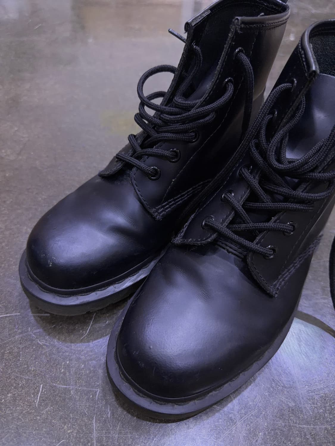 닥터마틴 10064 워커 부츠 6홀 블랙 240 상품이미지3