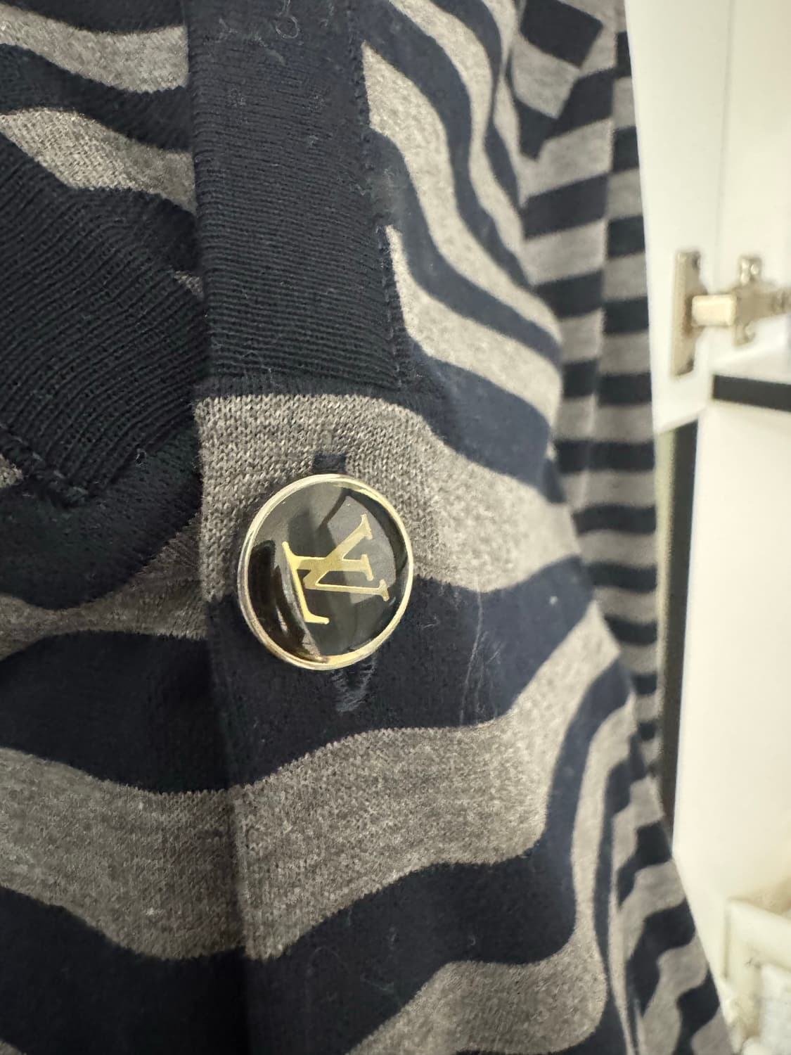 루이뷔통 가디건 판매합니다 상품이미지2