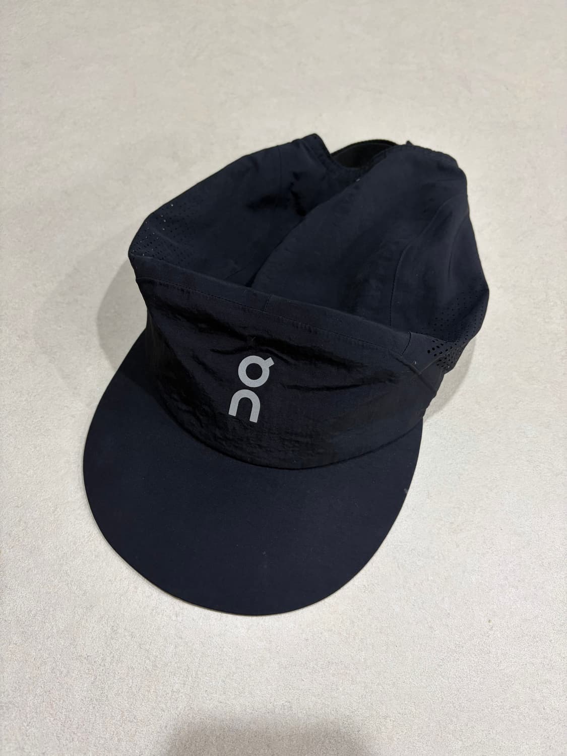 온러닝 퍼포먼스 캡 블랙 상품이미지1