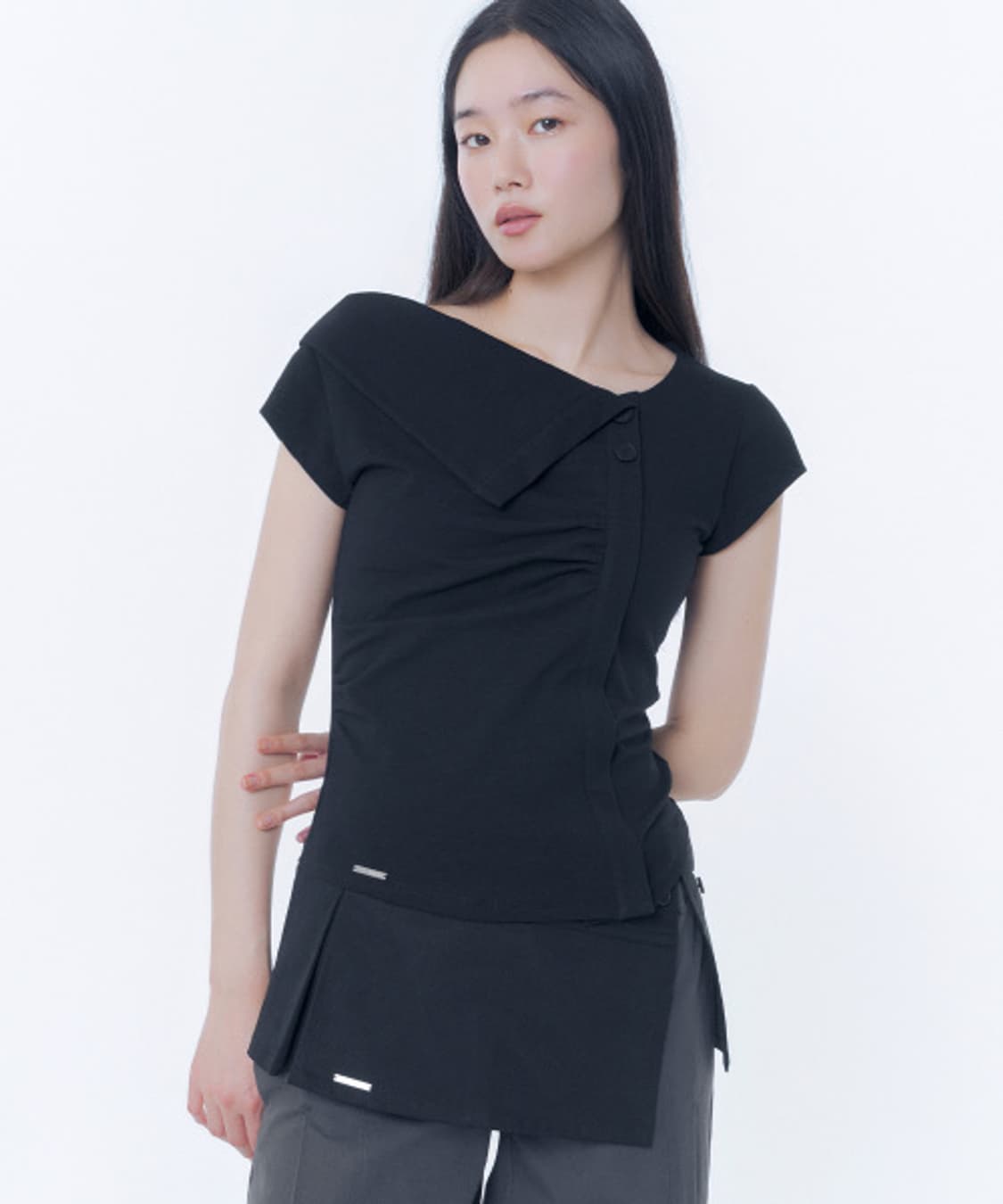 [1] 미세키서울 폴딩 칼라 셔링 탑 블랙 상품이미지1