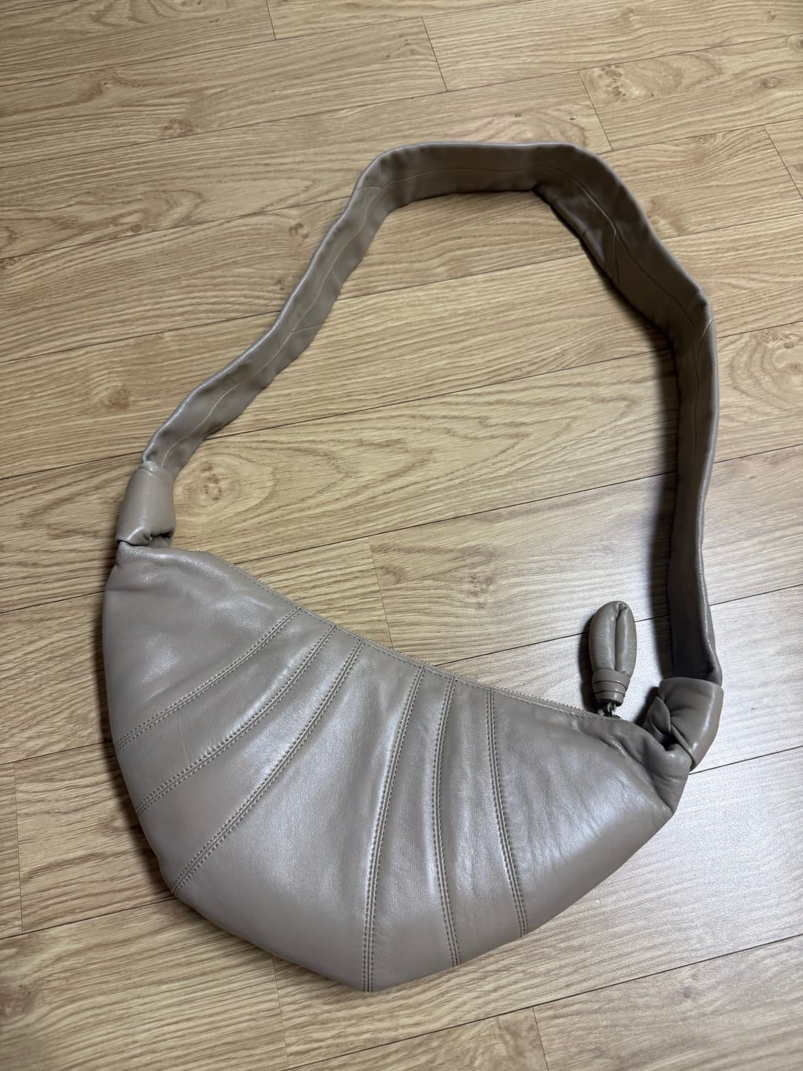 르메르 크루아상백 스몰 샌드스톤 양가죽 상품이미지2