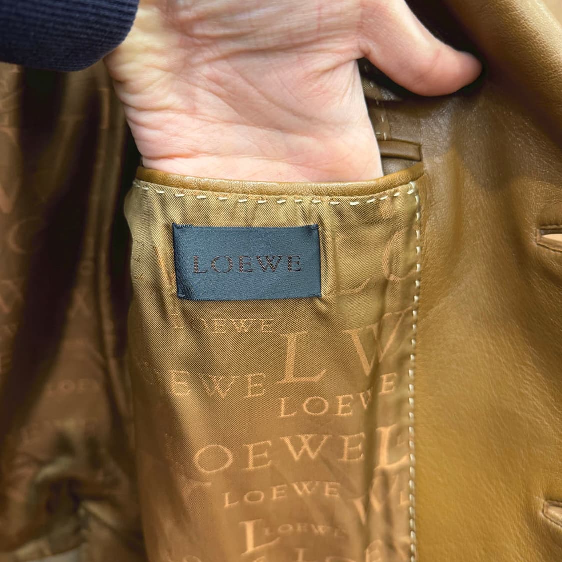 로에베 레더 테일러드 자켓 싱글 버튼 플랩 포켓 디테일 레귤러핏 브라운 상품이미지7