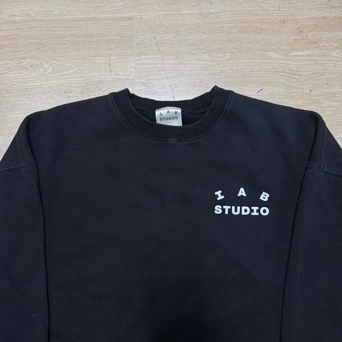 아이앱스튜디오 라운드 맨투맨 상품이미지2