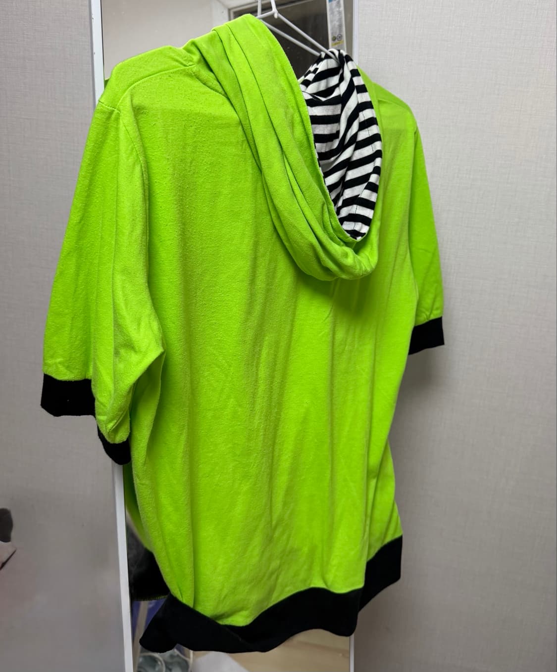 green smiley face zipper closer hoodie 상품이미지3